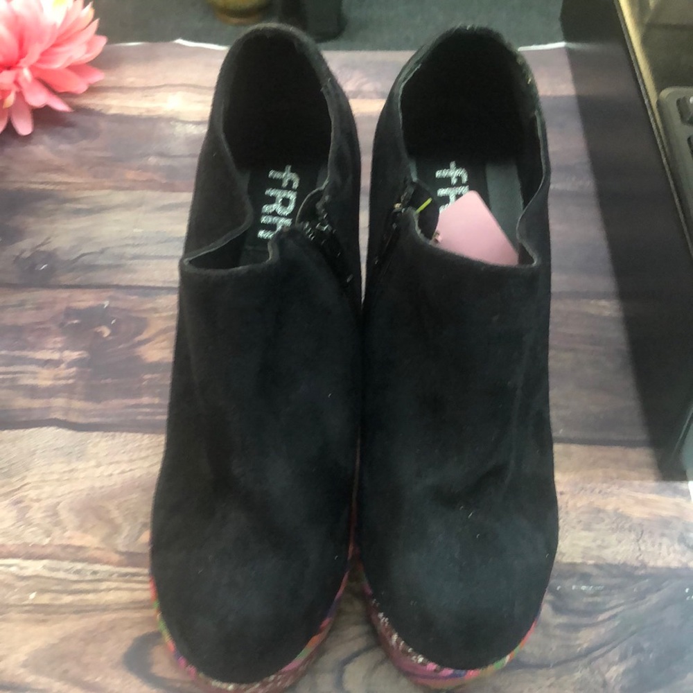 FRH sz 10 black with multicolor women shoes